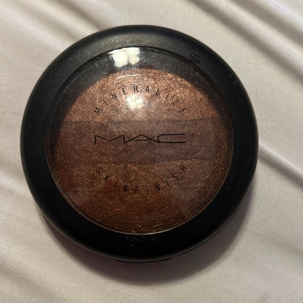 MAC cosmetics mineralize skinfinish MSF in Warm Blend.